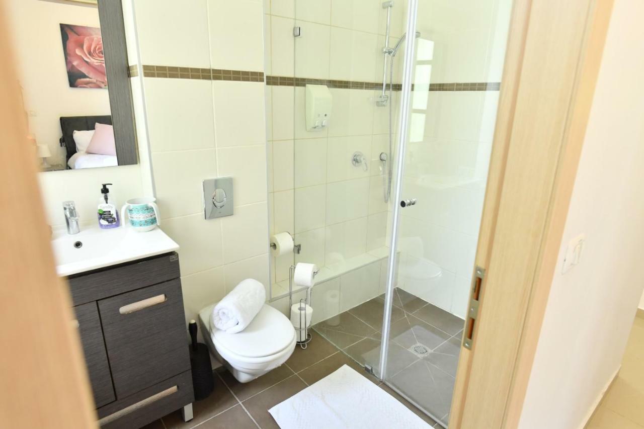 Saidoff, Amazing 4 Bedroom 3 Bath In City Center, Pool, Parking!!! Gerusalemme Esterno foto